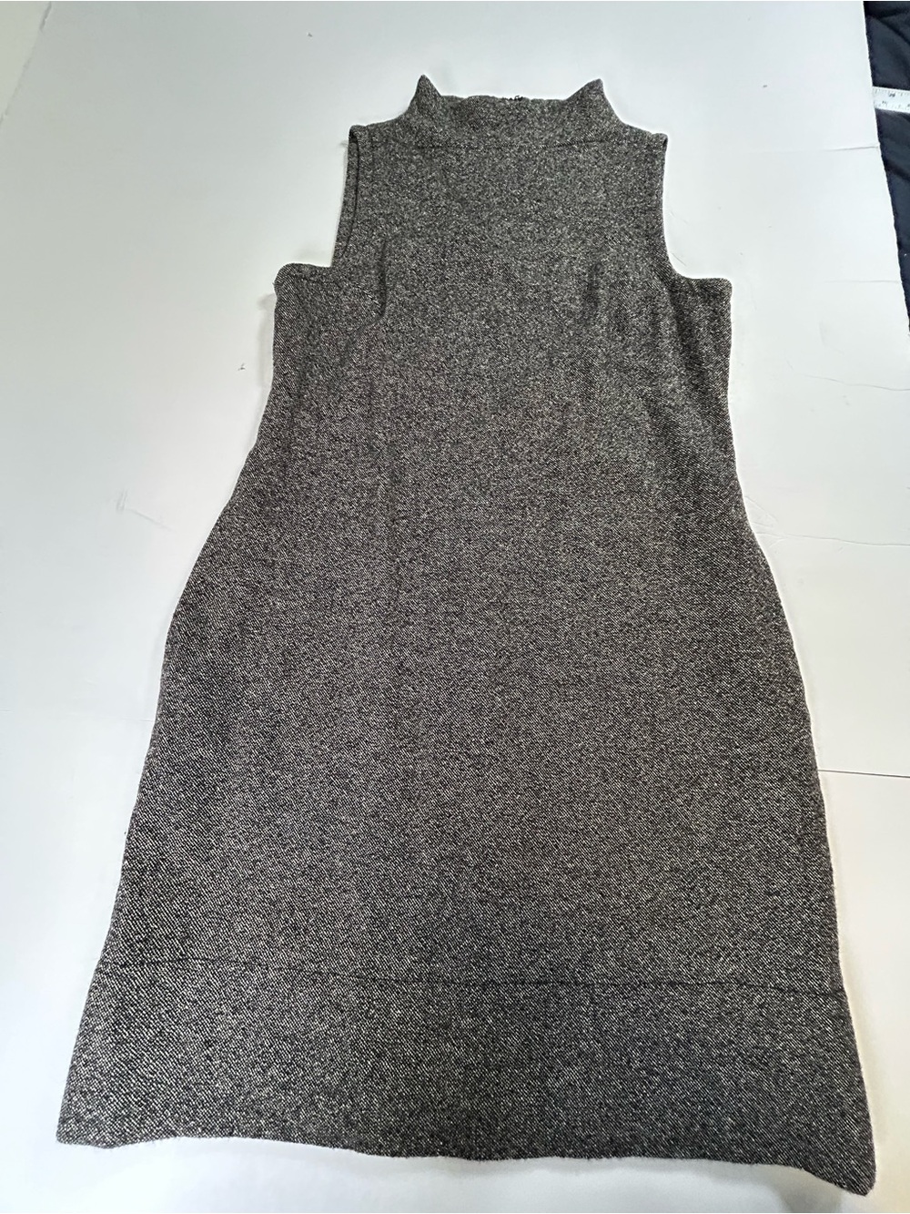 Banana Republic Sleeveless Mock Neck shift Dress in Black/white tweed